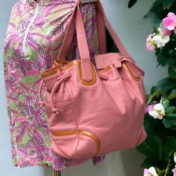 LOEWE ANAGRAM AUTHENTIC PINK SOFT LEATHER DRAW STRING SHOULDER HANDBAG - Picture 4 of 12